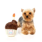 Kép 2/4 - FuzzYard Birthday Cupcake plüss kutyajáték